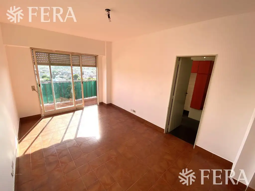 Venta departamento 3 ambientes con balcón en Sarandí (27313)