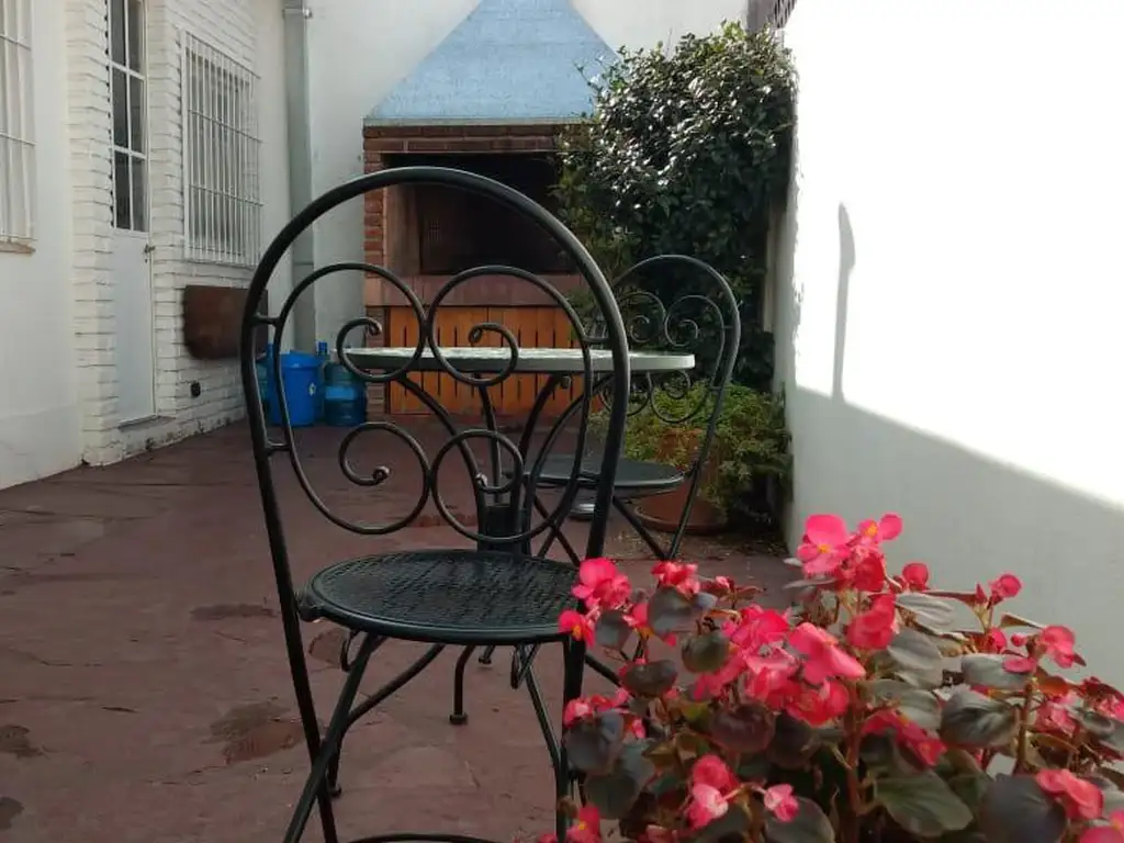 Excelente PH en 1 planta reciclado a nuevo de categoría, 2 patios, parrilla.