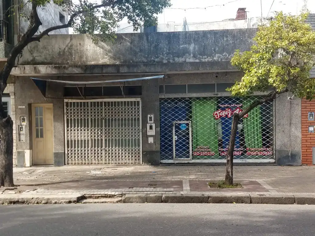 LOCAL COMERCIAL CON POSIBILIDAD DE CONSTRUIR SEGUNDO PISO, MUY BUENA ZONA, OPORTUNIDAD