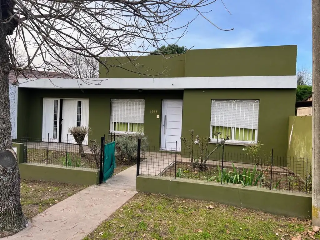 Casa en venta - 2 Dormitorios 1 Baño - Cochera - 469Mts2 - Saladillo