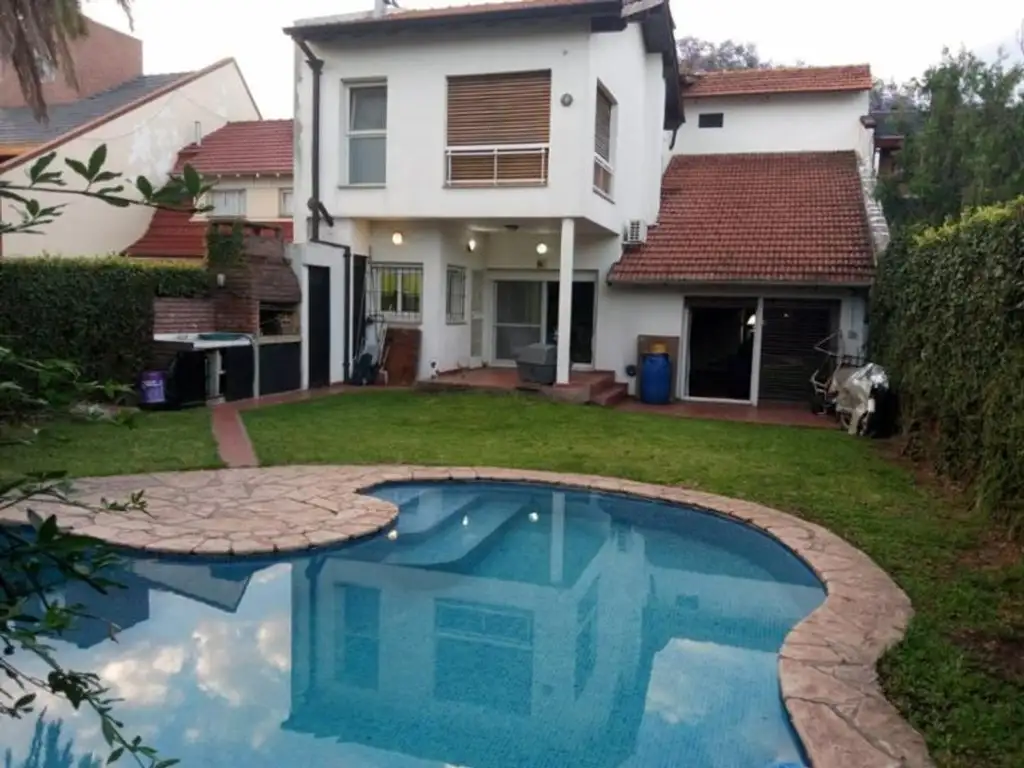 EXCELENTE CHALET 5 AMB CON PISCINA - OLIVOS - BARRIO ROCHE