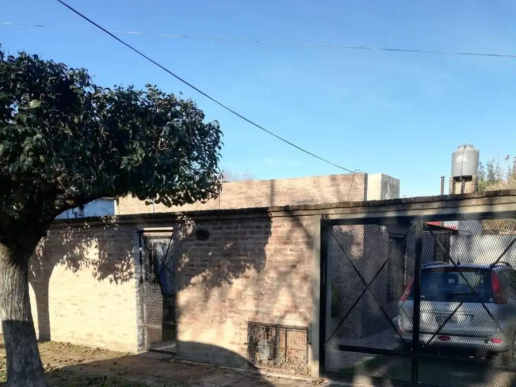 CASA EN VENTA 3 AMBIENTES CON DEPARTAMENTO