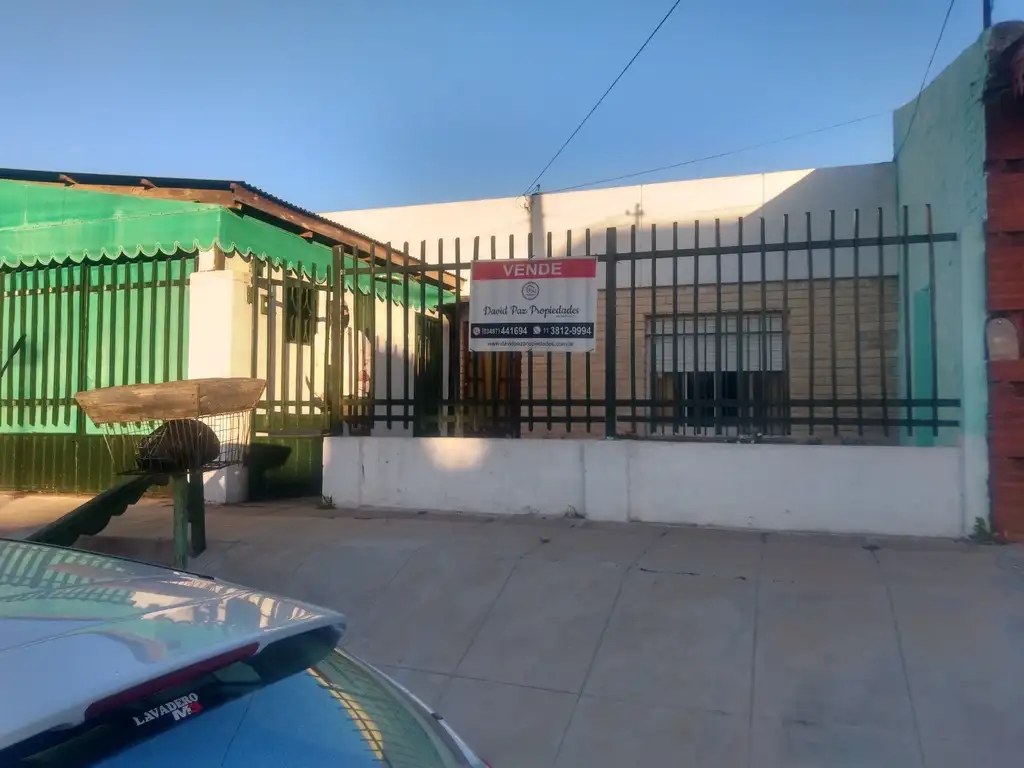 Gran oportunidad  Vendo 2 casas o permuto por departamento en el centro de Zarate.