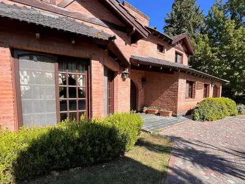 Casa en Venta en el Barrio Country Club Los Cardales, Campan