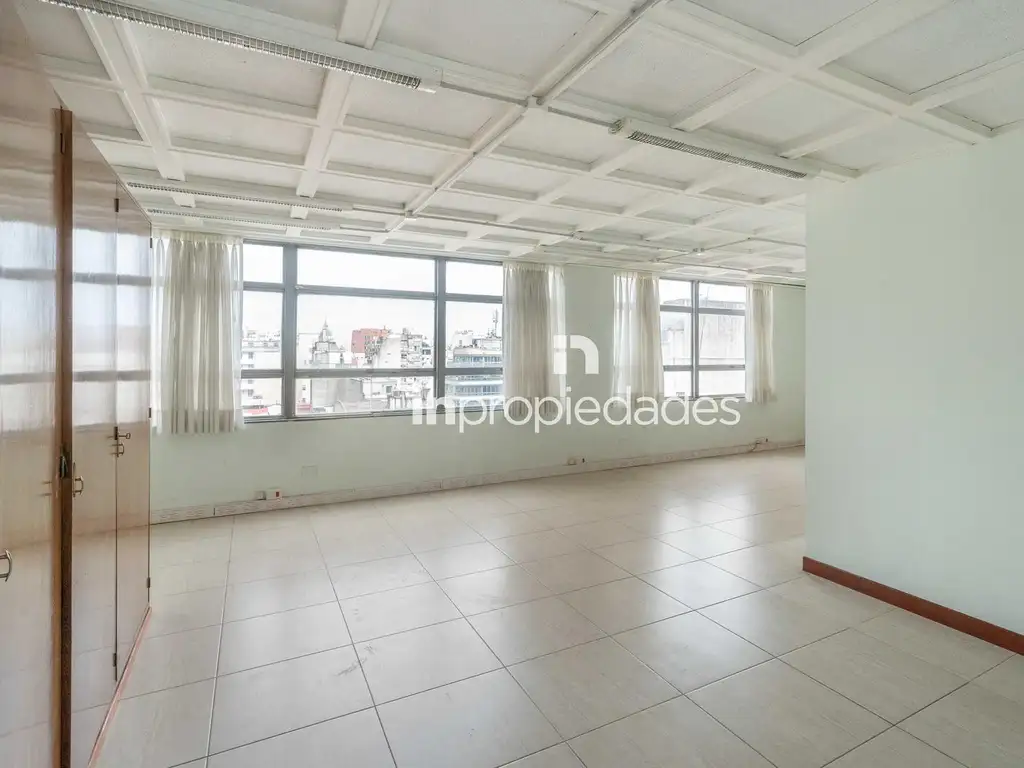 GRAN OFICINA DE 250M2 PISO ALTO EN MONTSERRAT A METROS DE LA 9 DE JULIO-VENTA