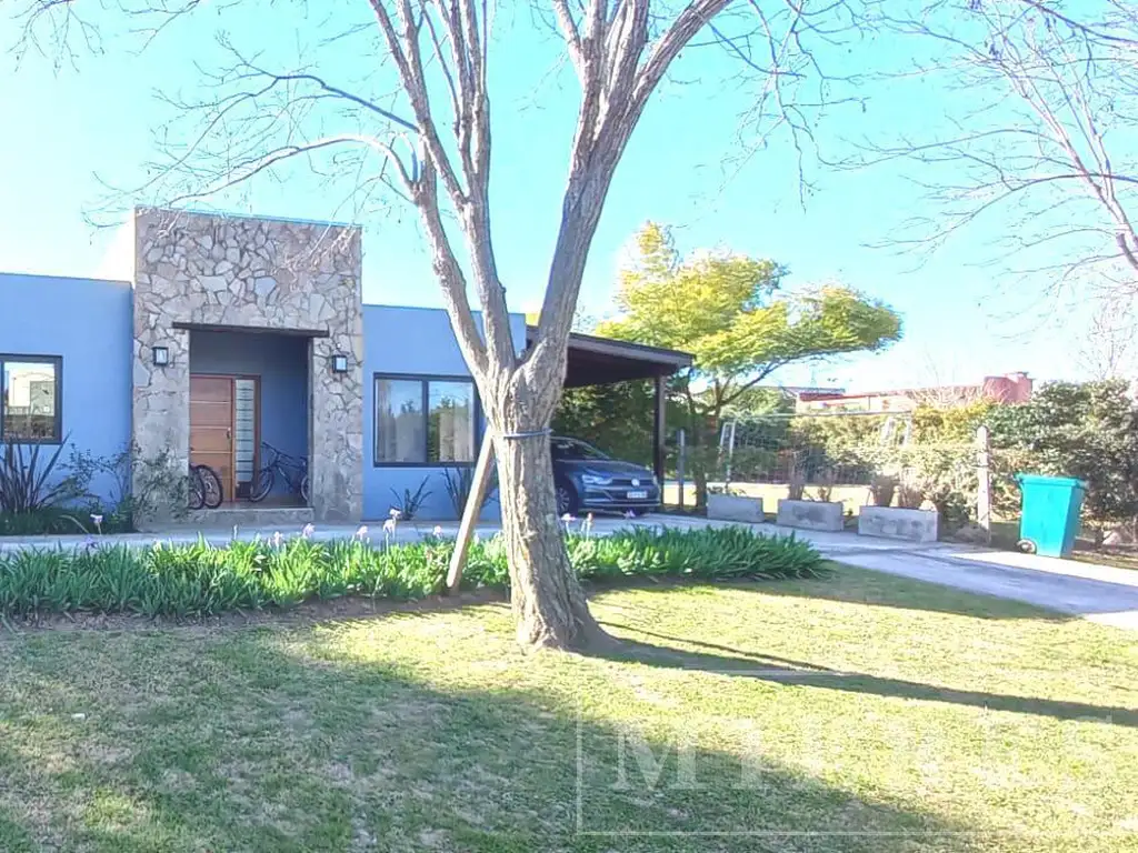 Casa en 1 planta sobre lote interno en el Barrio Santa Teresa