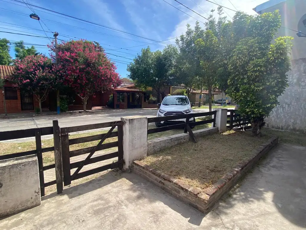 Casa de dos dormitorios venta Barrio Acindar