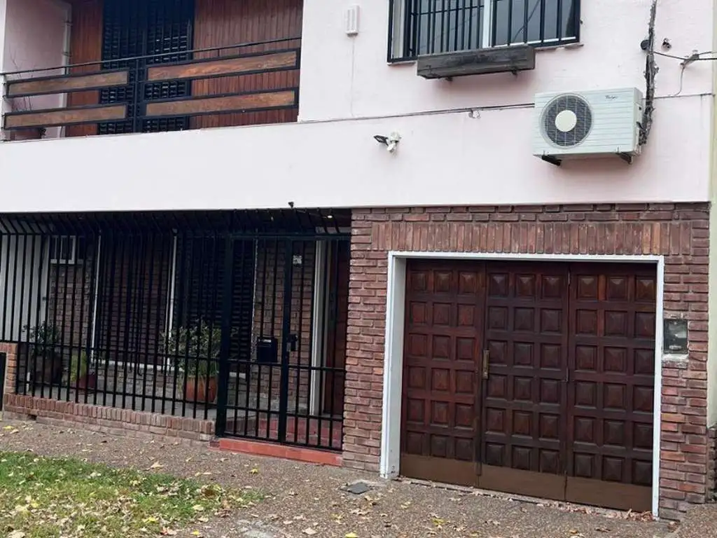 Casa 3 dormitorios con patio y terraza en Olivos Golf