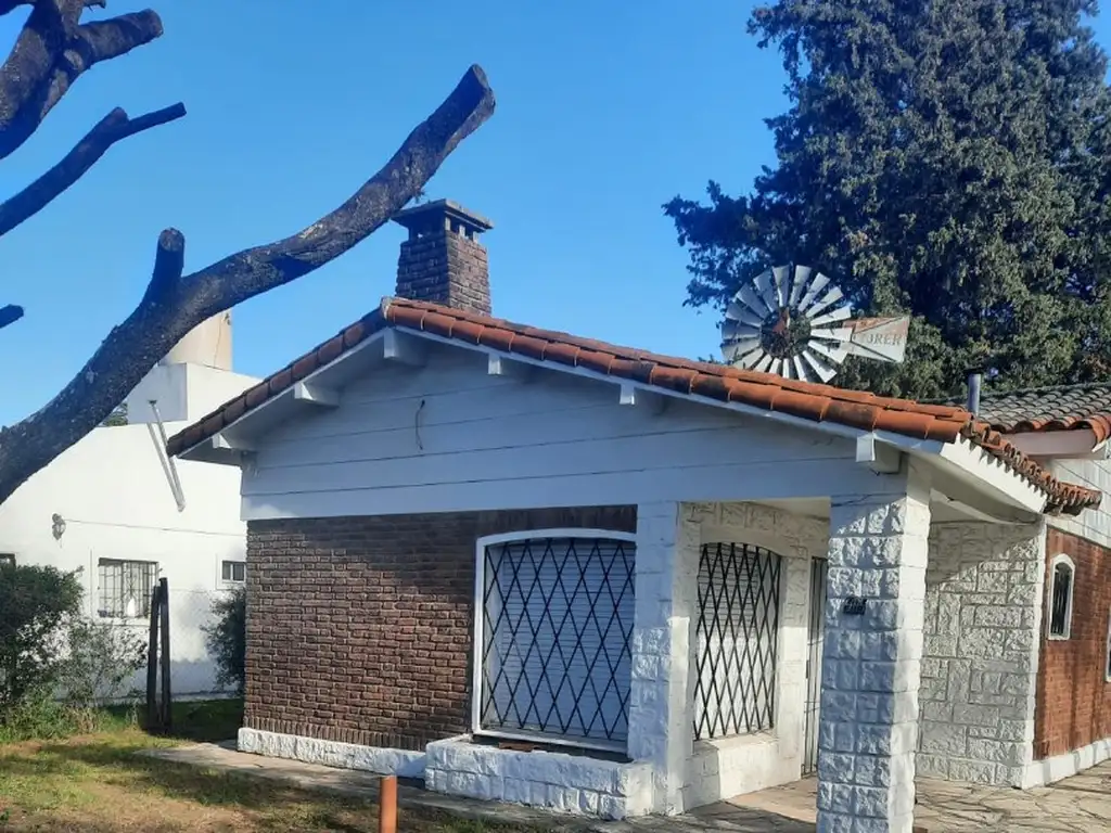 Super Oportunidad p/Inversores  2 Lotes con un chalet con proximidad a Don Torcuato