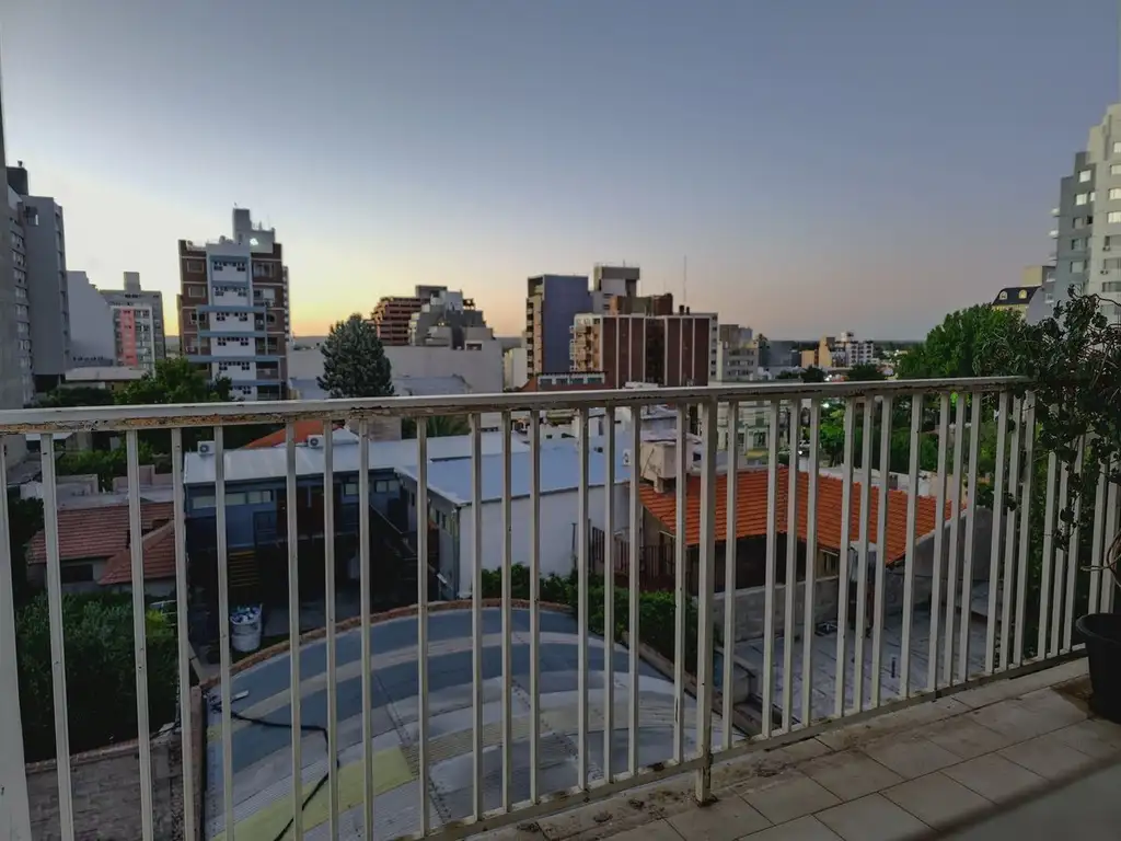 VENTA SEMIPISO 4 DORMITORIOS