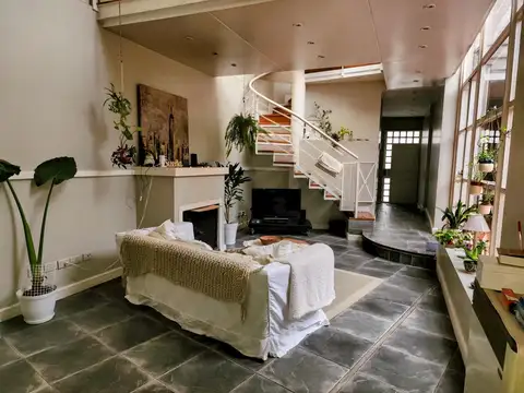 Casa en Alquiler con cochera