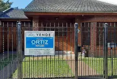 VENTA HERMOSA CASA MERLO CENTRO APTA CREDITO BANCARIO 