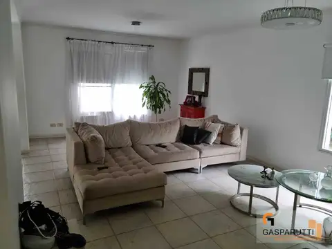Casa en Venta - 4 dormitorios - USD 345.000