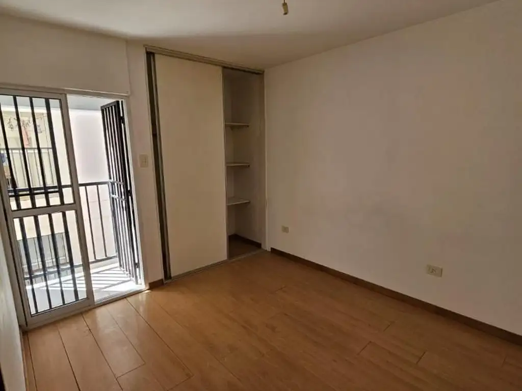 Se vende departamento de 1 dormitorio en Barrio Alberdi.