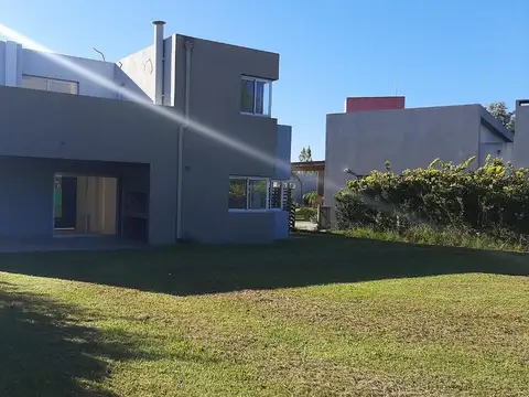 Casa en Venta - 4 dormitorios - USD 175.000