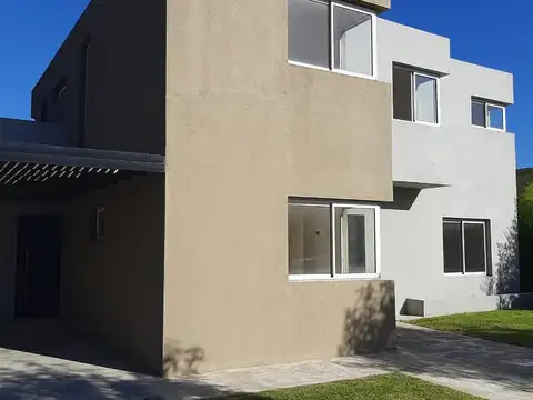 Casa en Venta en Pilar Del Este - 4 dormitorios