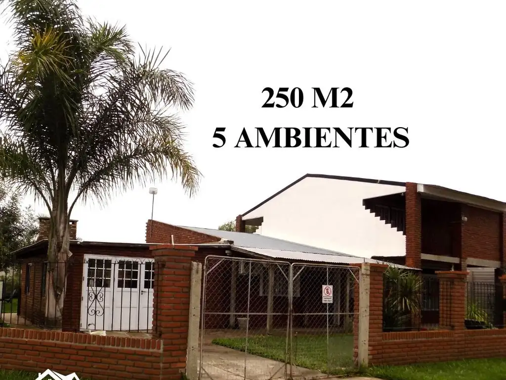 Casa de 5 ambientes con pileta