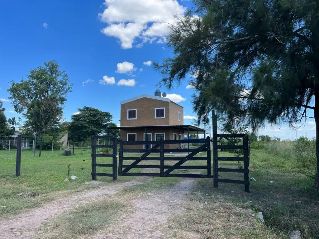 Casa quinta de dos dormitorios con piscina, Puerto Tirol