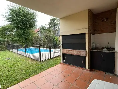 Casa en Alquiler con cochera