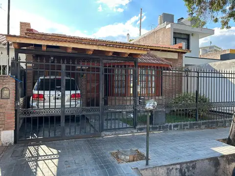 Casa Sexta Sección, Una Planta, 3 Dormitorios, 1 Baño, Jardín, Cochera