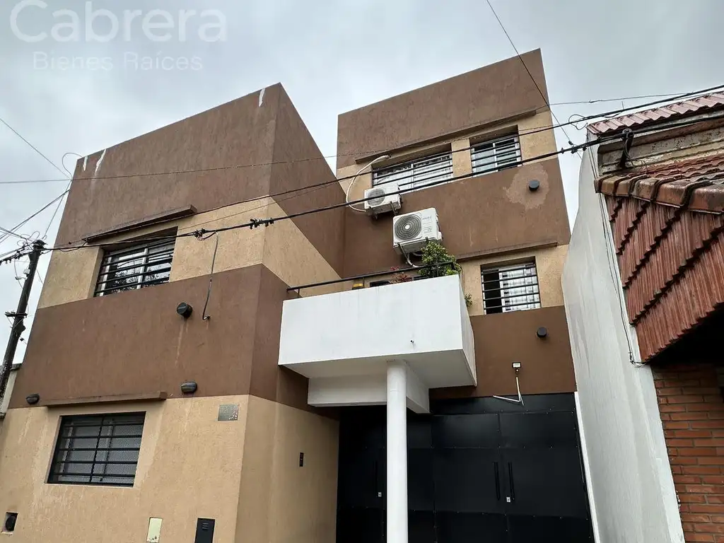 Venta de departamento 1 dormitorio con cochera, en La Plata