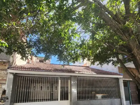 Casa en lote propio 8.66x26 acepta permuta CABA