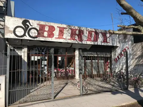 Local sobre Avenida Constitucion, a 7 cuadras del mar  