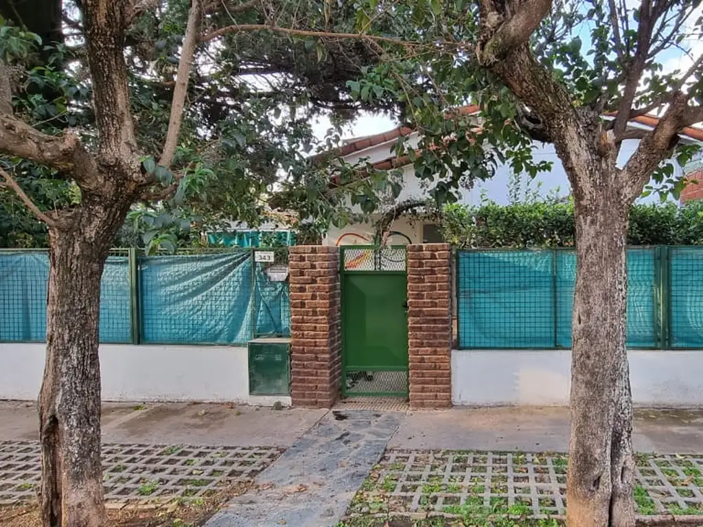 Venta Casa 4 Amb Con Jardín, Quincho y Terraza En Paso Del Rey