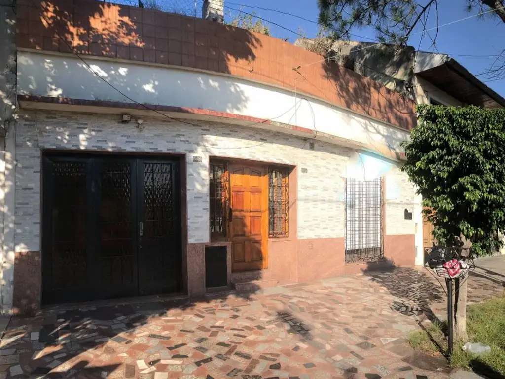 VENTA CASA 5 AMBIENTES EN PIÑEYRO