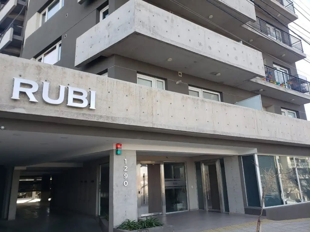 Venta departamento de 2 habitaciones, edificio RUBI con coch