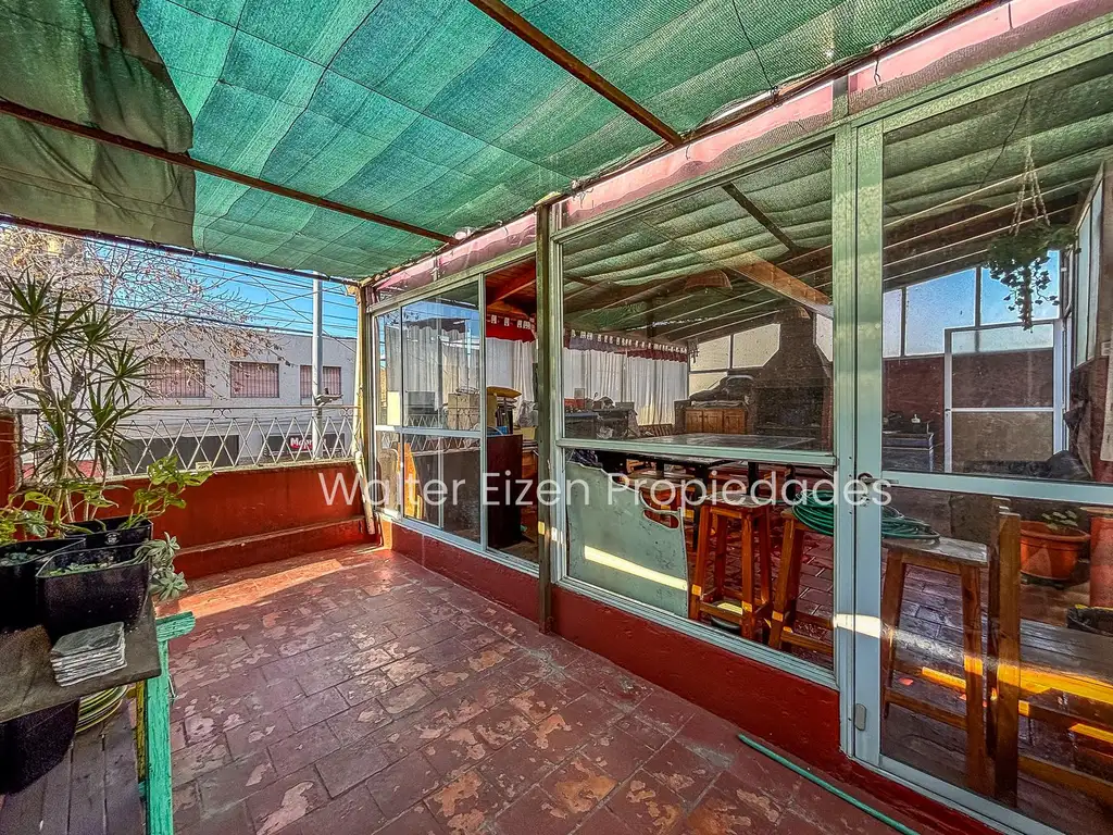 LOTE DE 8,66 X 22 - 5 AMB. CON COCHERA - QUINCHO - JARDÍN Y TERRAZA