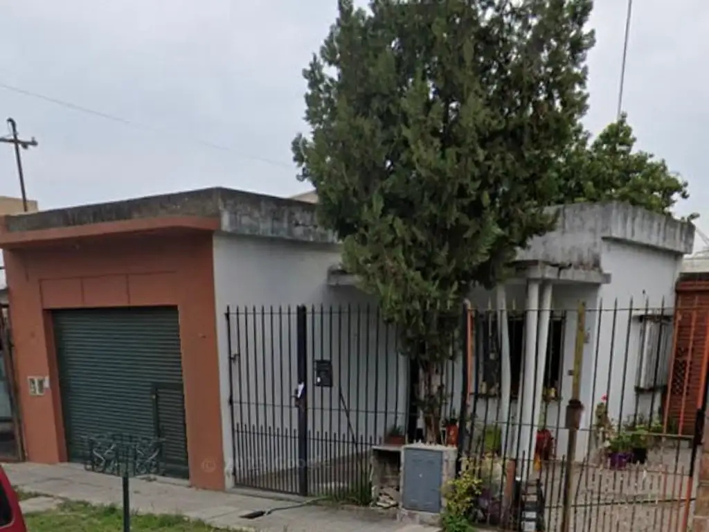 OPORTNIDAD VENTA CASA CON LOCAL EN CASTELAR