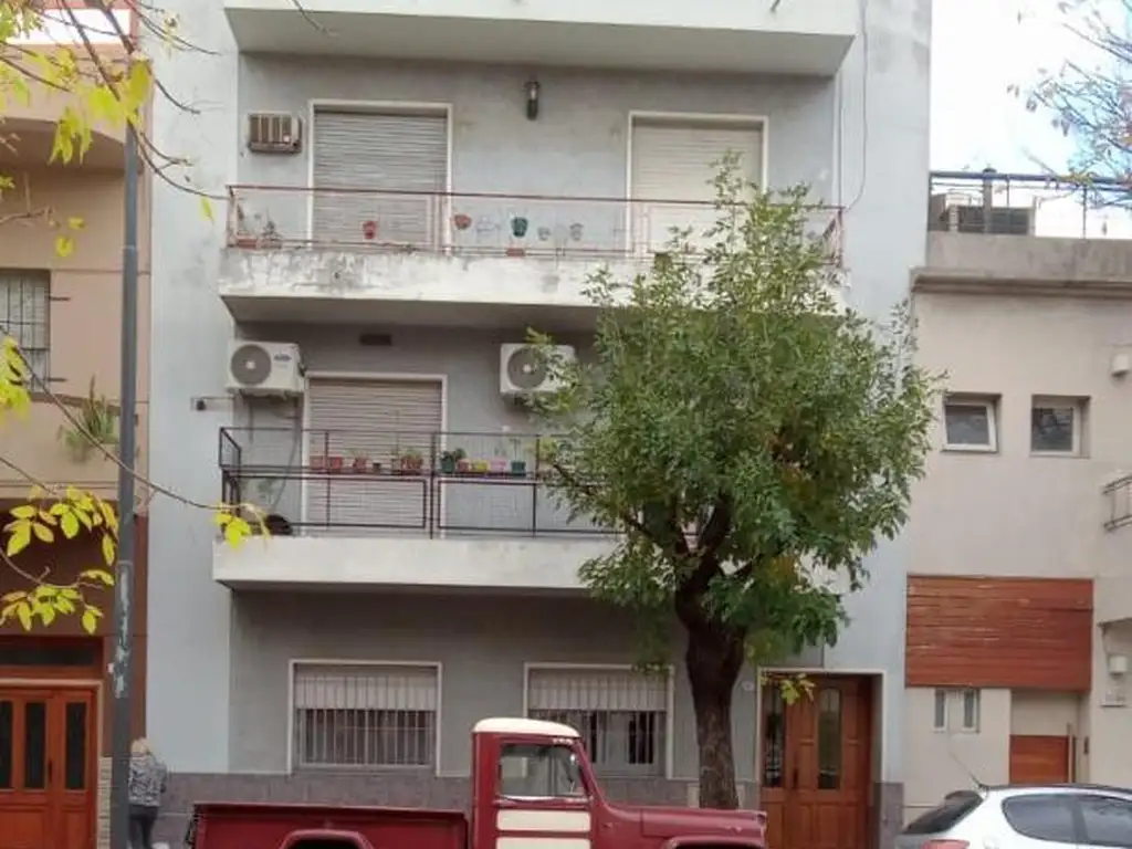 TIPO PB. CASA CON 2 PATIOS  LAVAD M.BUEN ESTADO BAJAS EXPENS