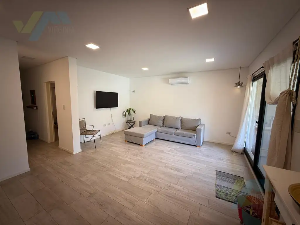 Venta Departamento Tipo Casa Planta baja, 2 Ambientes Muy Grandes, Con Quincho, Cañada Village, pila