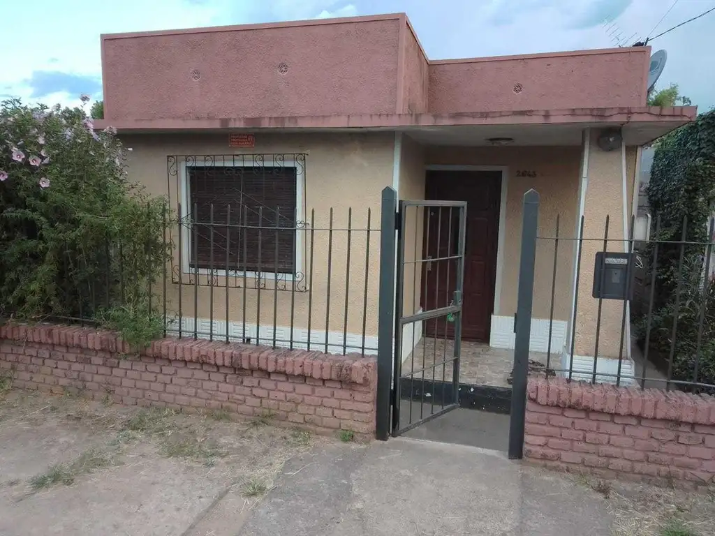 Casa en venta - 2 Dormitorios 1 Baño 1 Cochera - 450Mts2 - Fray Bentos