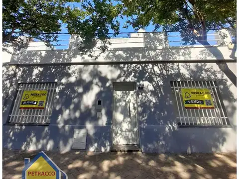 Casa el frente de 2 dormitorios en venta