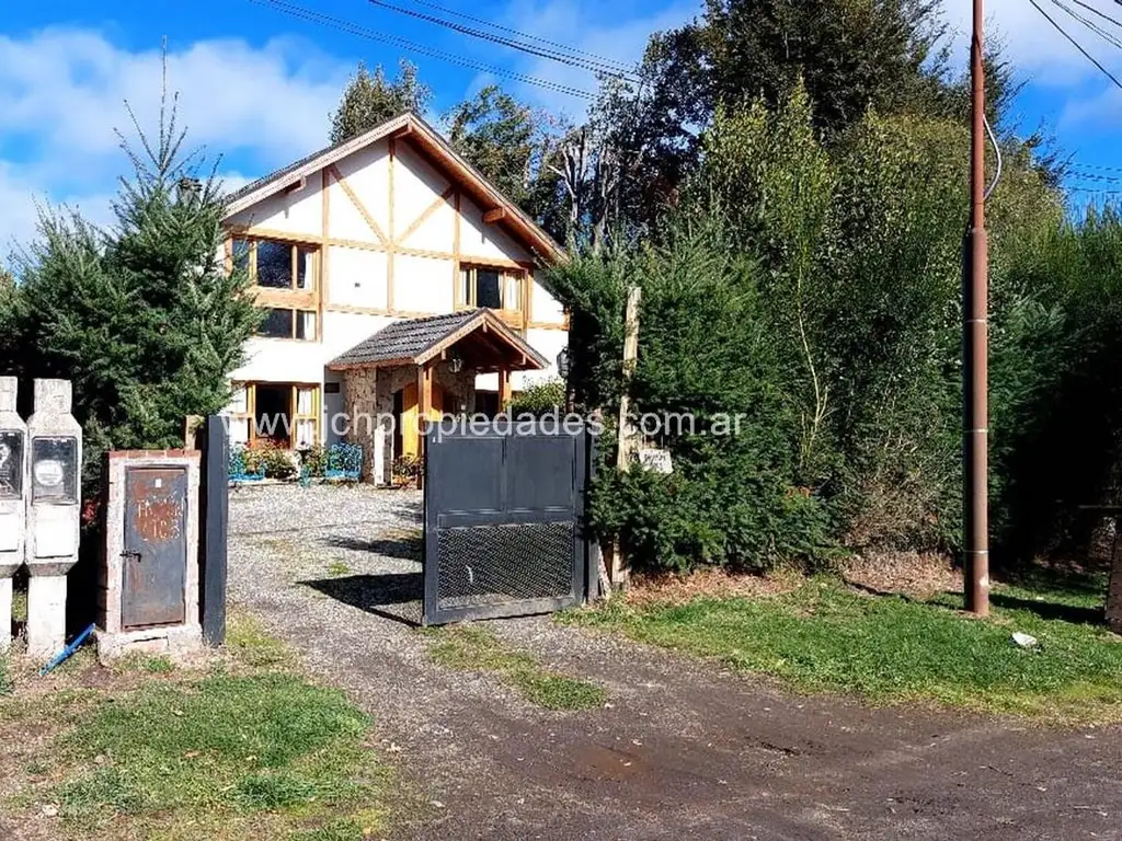 EXCELENTE CASA EN BARRIO EPULAFQUEN - VILLA LA ANGOSTURA