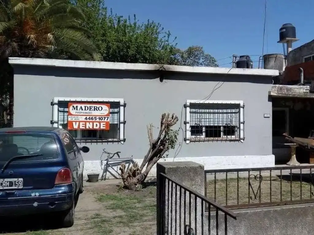 CASA a 20 mts de  Av. Libertador EXCELENTE ACCESO.-