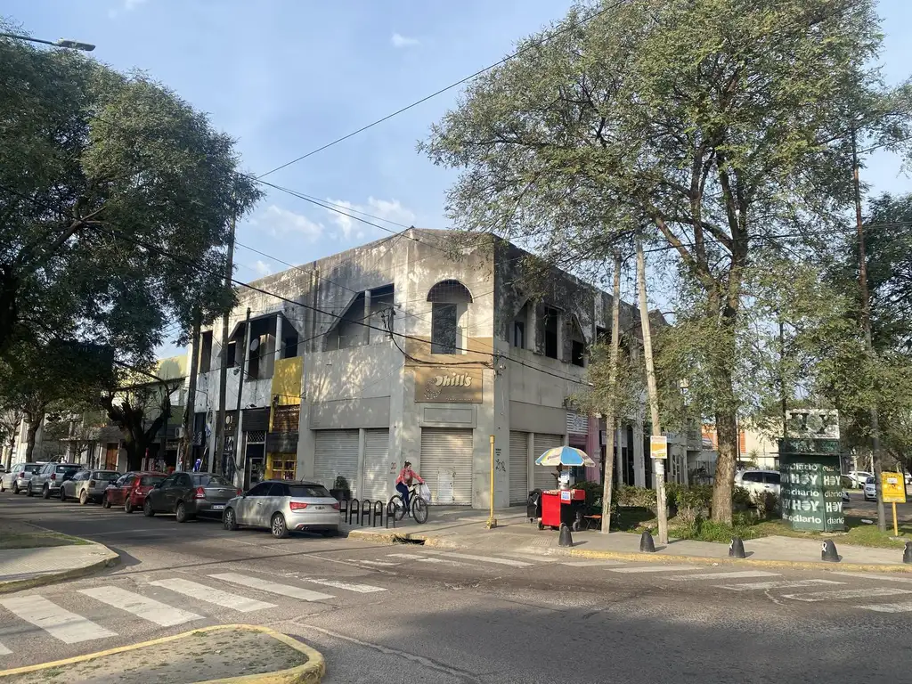 EXCELENTE GALERIA SOBRE CAMINO CENTENARIO Y CALLE CENTRICA PRNCIPAL.