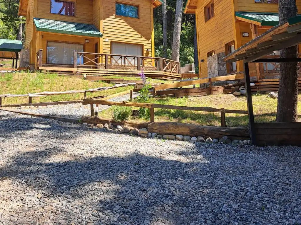 Alquiler de Cabaña en Villa Los Coihues, Bariloche - c/ COCHERA, PATIO, PARRILLA, LAVADERO