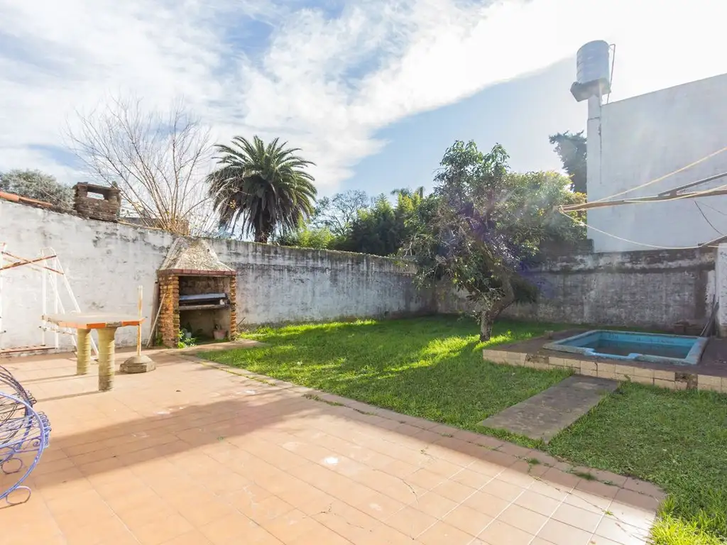 CASA 3 AMBIENTES VENTA CIUDAD EVITA JARDIN/GARAJE