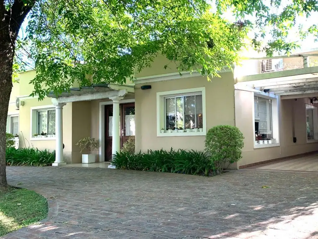 Casa en venta y alquiler en Club de Campo San Patricio