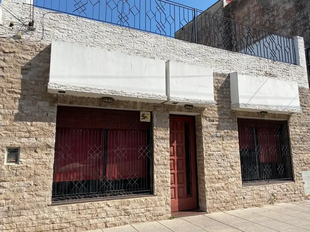 Excelente Casa 3 Amb. c/ Patio, Parrilla y Cuarto Auxiliar