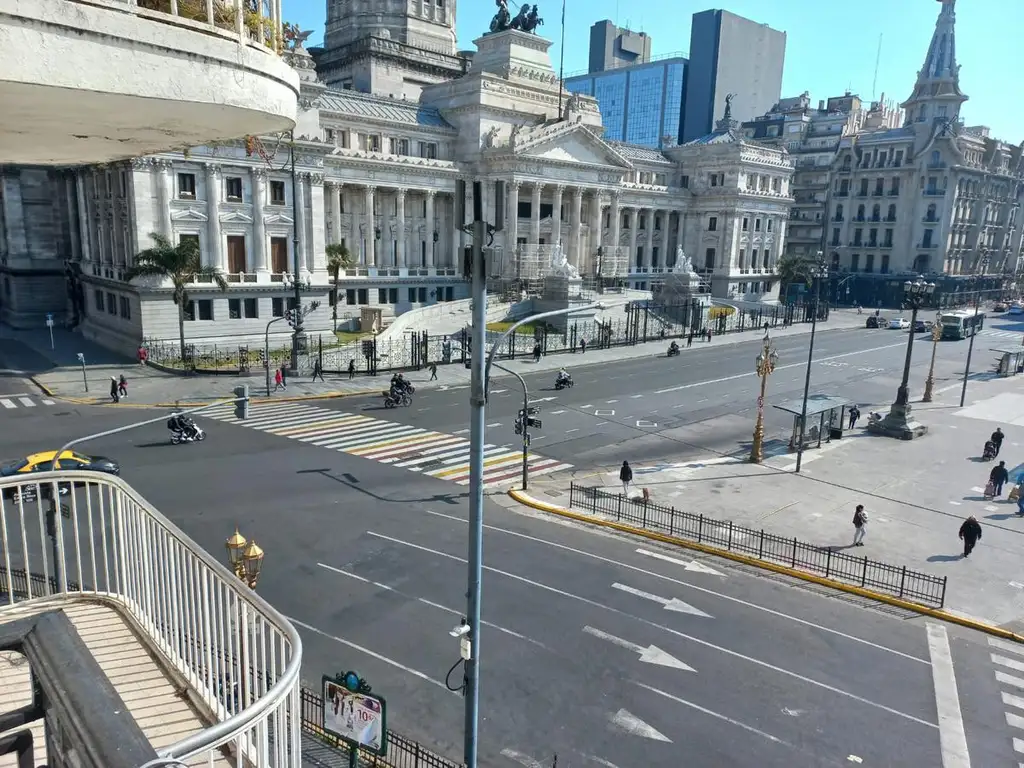 Departamento  Frente al Congreso 4 ambientes,  dependencias dobles, APTO CREDITO