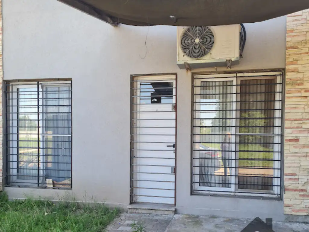 VENDO CASA EN BARRIO CERRADO, COLINAS DE OTAMENDI