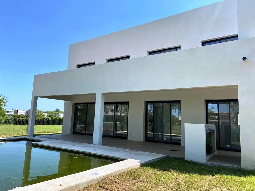 Casa en Venta El Cantón Norte Escobar