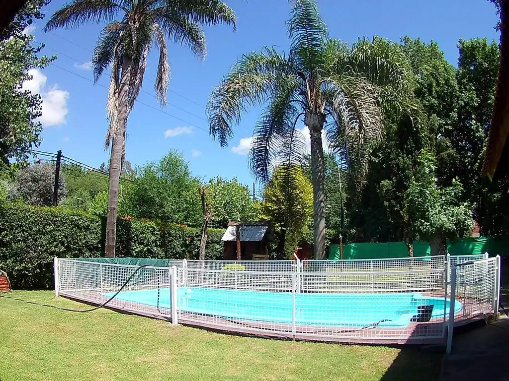 VENTA CASA EN PB 4 AMB + PLAY COMODOS JARDIN COCHERA PILETA