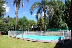 VENTA CASA EN PB 4 AMB + PLAY COMODOS JARDIN COCHERA PILETA 