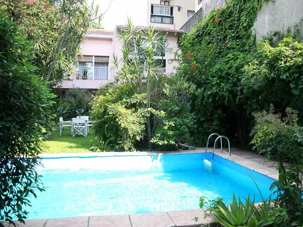 VENTA  URGENTE   CASA  7 AMB. 650 Mts. C/PISCINA  QUINCHO- JURAMENTO 1200 BELGRANO