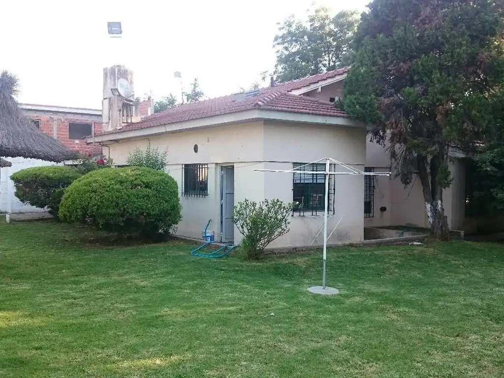 CASAQUINTA CON PISCINA + OTRA CASA DE 3 AMBIENTES! BARRIO EL TREBOL